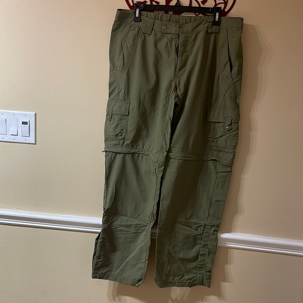 Columbia women’s hiking pants w/ zip off legs